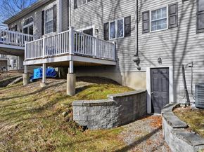 202 Torrey Ln Ext 202, Holden MA 01520