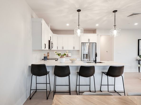 62 Foundry St 202, Wakefield MA 01880