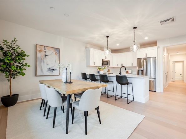 62 Foundry St 202, Wakefield MA 01880