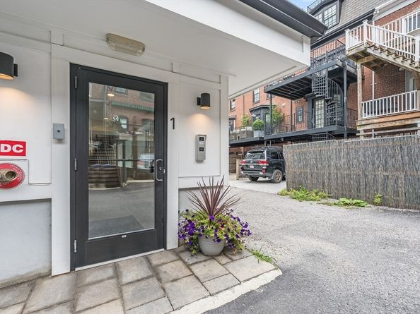 1 Leonard Pl 3, Boston MA 02127