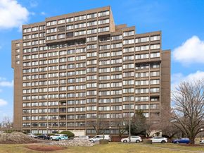 250 Hammond Pond Pkwy 1503N, Newton MA 02467