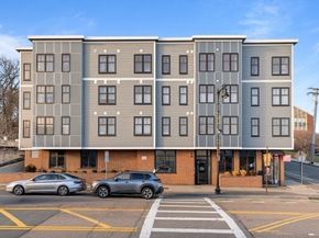 1721 Centre St 304, Boston MA 02132