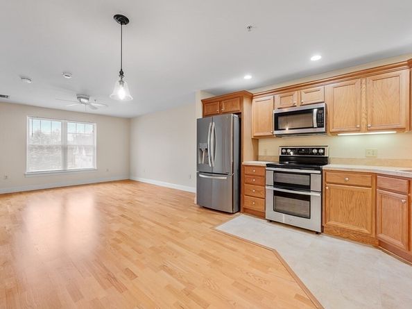 7 Crescent Way 209, Sturbridge MA 01566