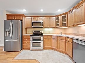 7 Crescent Way 209, Sturbridge MA 01566