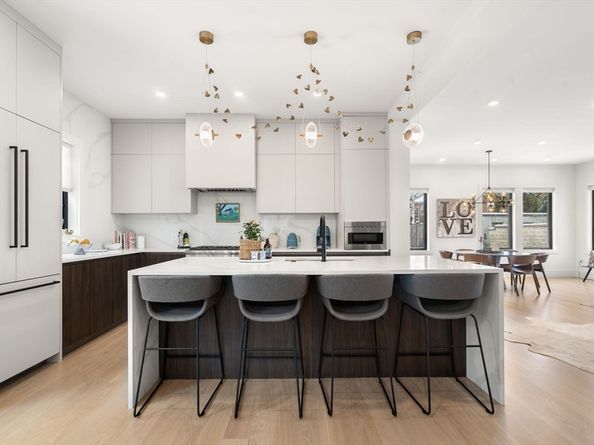 116 Thorndike St 1, Brookline MA 02446