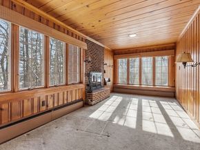 93 Fitch Hill Ave, Fitchburg MA 01420