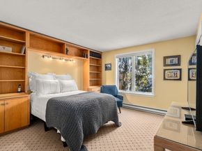 5 Pickwick Way 5, Wayland MA 01778