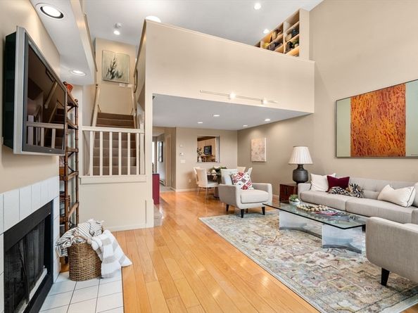 5 Pickwick Way 5, Wayland MA 01778