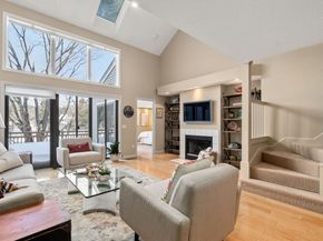 5 Pickwick Way 5, Wayland MA 01778