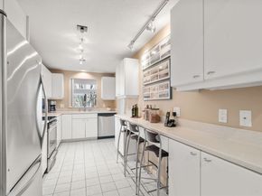 5 Pickwick Way 5, Wayland MA 01778