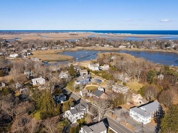 590 Washington St, Duxbury MA 02332