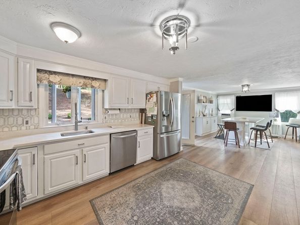 35 Saw Mill Dr, Plymouth MA 02360