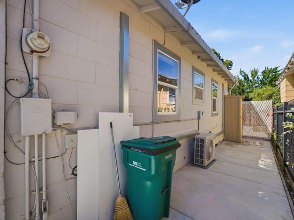 5745 Holway Court, Oakland CA 94621