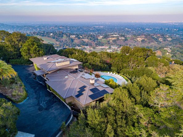 Undisclosed Address #ML82058794, Los Altos Hills CA 94024