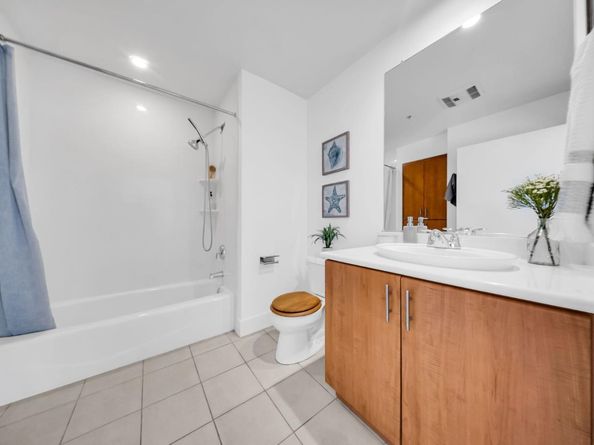 438 W Grand Avenue 615, Oakland CA 94612