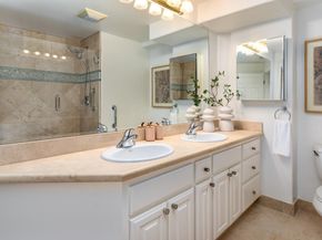 1237 Capuchino Avenue 7, Burlingame CA 94010