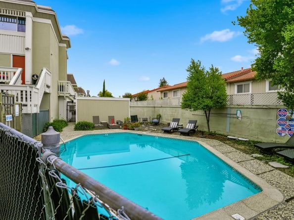 3375 Norton Way 5, Pleasanton CA 94566