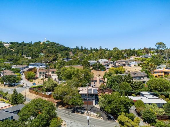 3996 Jefferson Avenue, Redwood City CA 94062