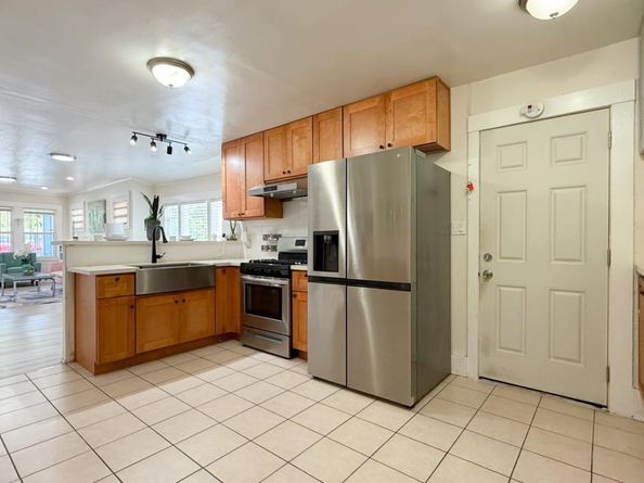 10923 Foothill Boulevard, Oakland CA 94605