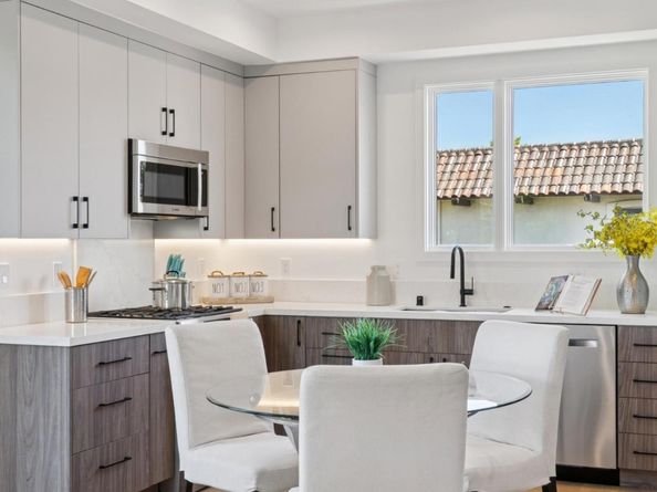 1433 Floribunda Avenue 2, Burlingame CA 94010
