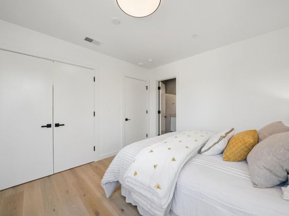 1433 Floribunda Avenue 2, Burlingame CA 94010
