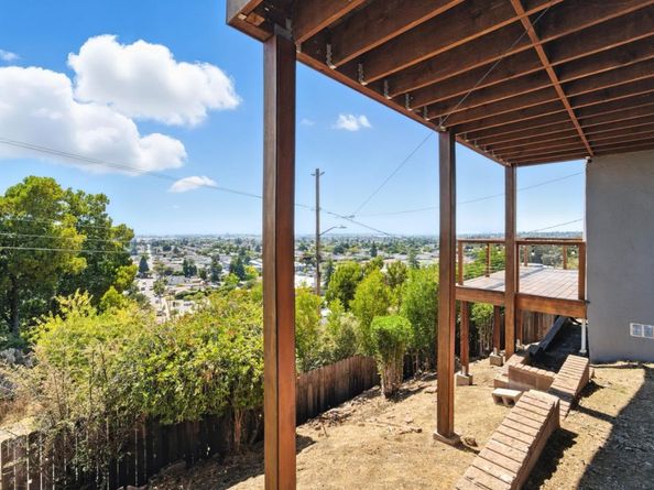 8730 Burr Street, Oakland CA 94605