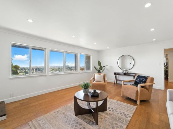 8730 Burr Street, Oakland CA 94605