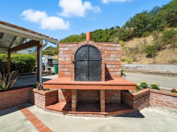 8730 Burr Street, Oakland CA 94605