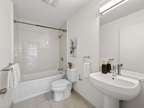 570 Innes Avenue 204, San Francisco CA 94124
