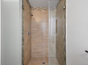 570 Innes Avenue 204, San Francisco CA 94124