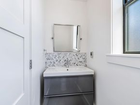 1022 61st Street, Oakland CA 94608