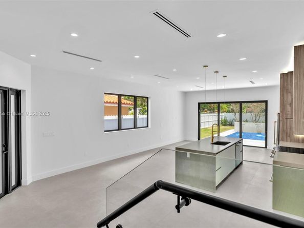 2945 SW 37th Ct LEFT, Miami FL 33134