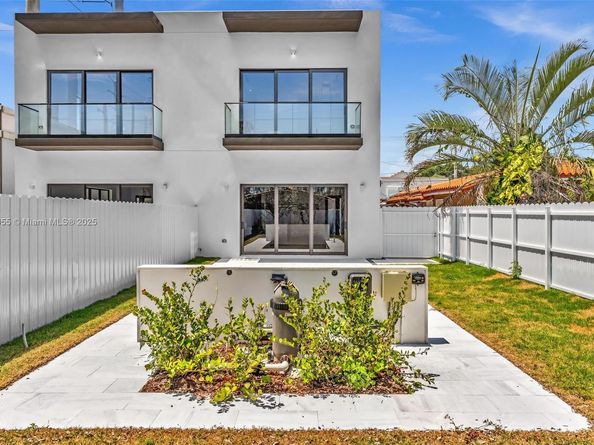 2945 SW 37th Ct LEFT, Miami FL 33134