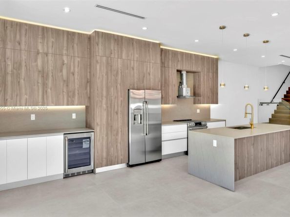 2945 SW 37th Ct LEFT, Miami FL 33134