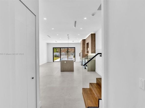 2945 SW 37th Ct LEFT, Miami FL 33134