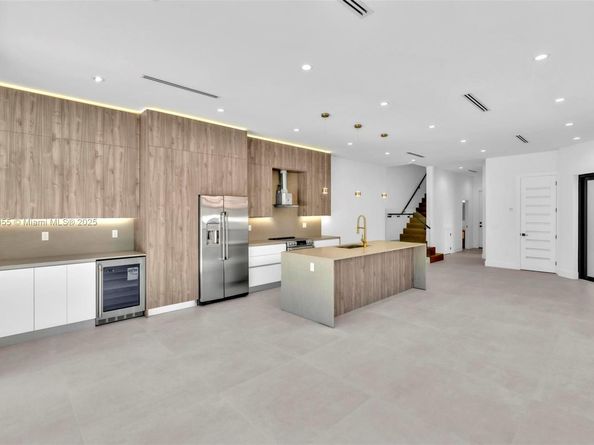 2945 SW 37th Ct LEFT, Miami FL 33134