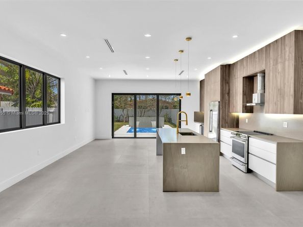 2945 SW 37th Ct LEFT, Miami FL 33134