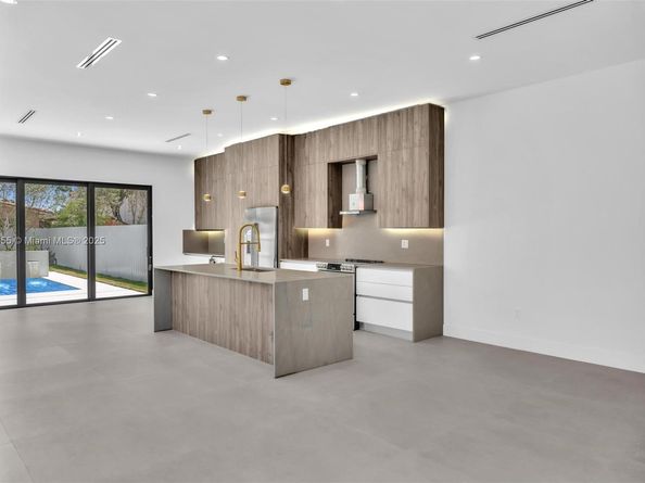 2945 SW 37th Ct LEFT, Miami FL 33134