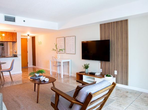 1200 Brickell Bay Dr 3215, Miami FL 33131