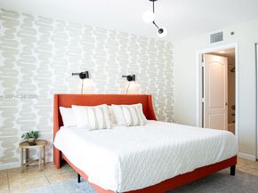 1200 Brickell Bay Dr 3215, Miami FL 33131