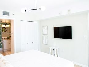 1200 Brickell Bay Dr 3215, Miami FL 33131