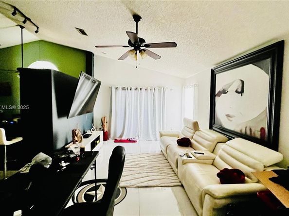Undisclosed Address #A11892801, North Lauderdale FL 33068