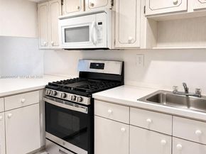 1300 W 47th Pl 218A, Hialeah FL 33012