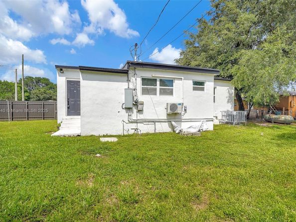 1090 NW 77th St, Miami FL 33150