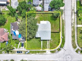 1090 NW 77th St, Miami FL 33150