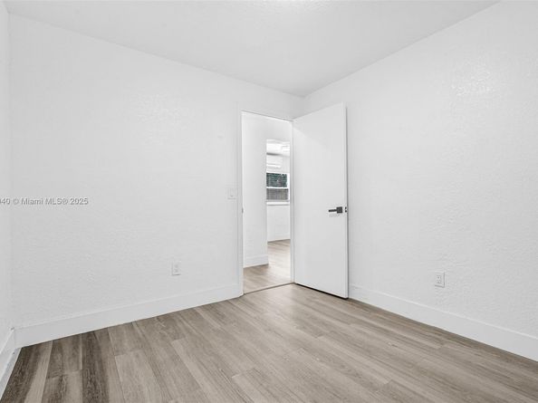 1090 NW 77th St, Miami FL 33150