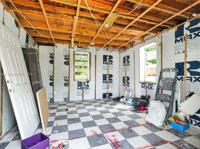 1090 NW 77th St, Miami FL 33150