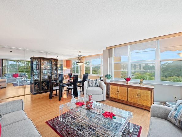 900 Saint Charles Pl 419, Pembroke Pines FL 33026