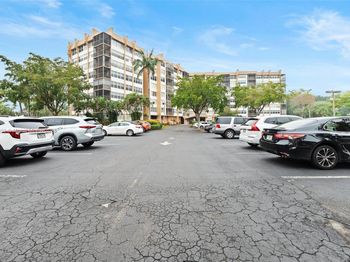 900 Saint Charles Pl