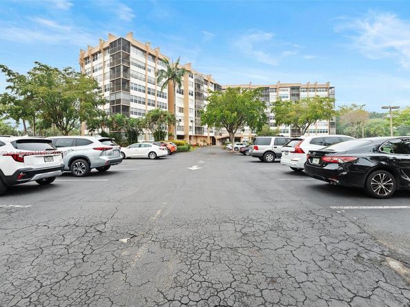 900 Saint Charles Pl 419, Pembroke Pines FL 33026